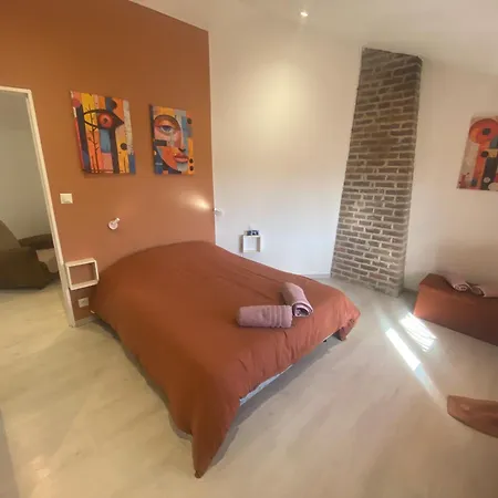 Au Plaisir Du *
